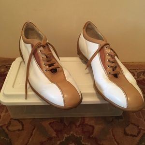 💯 %Authentic Tod’s Leather Sneakers